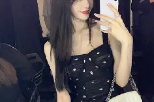 韩国女星Jennie耍大牌事件后《时代》红毯争艳直角肩再成亮点